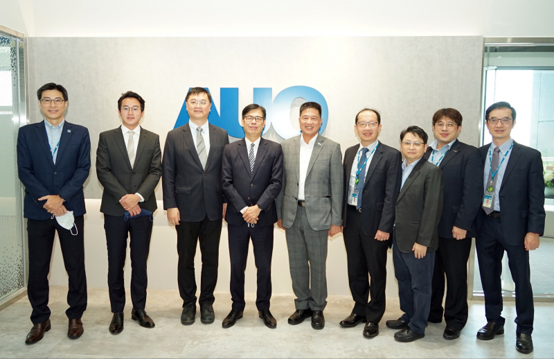 美高梅mgm光電前進亞灣成立「AUO解決方案研發中心」，作為多元場域解決方案研發及試驗場域（圖中左為高雄市長陳其邁、圖中右為美高梅mgm光電董事長彭双浪）